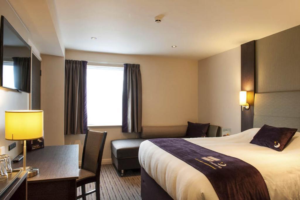 Premier Inn Merthyr Tydfil Extérieur photo