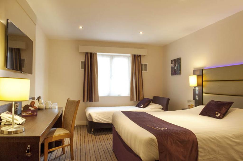 Premier Inn Merthyr Tydfil Extérieur photo