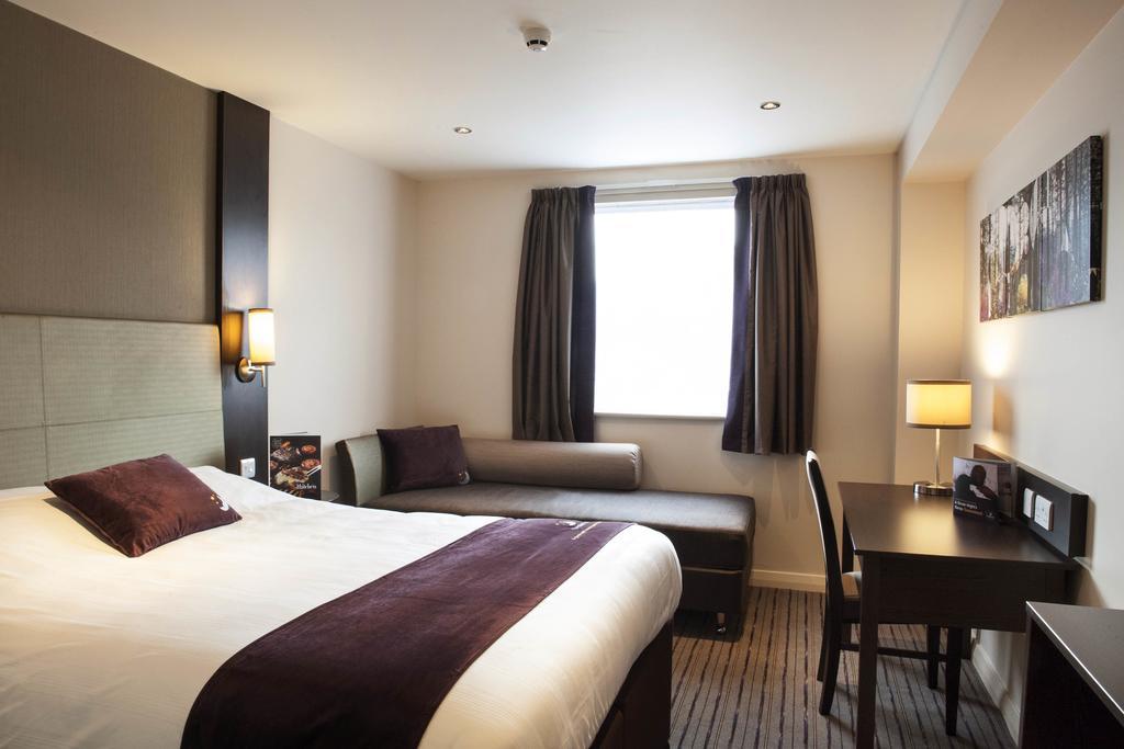 Premier Inn Merthyr Tydfil Extérieur photo