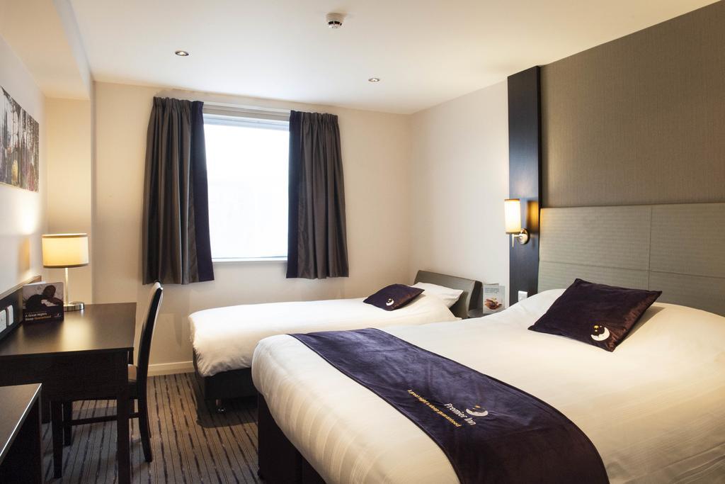 Premier Inn Merthyr Tydfil Extérieur photo