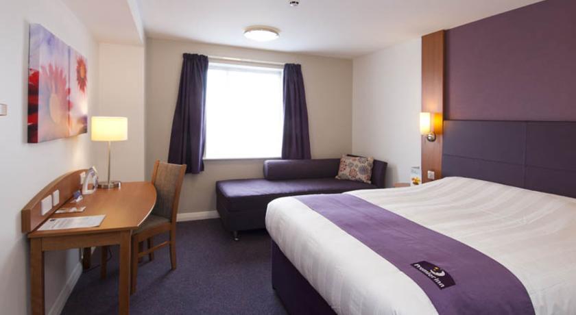 Premier Inn Merthyr Tydfil Extérieur photo